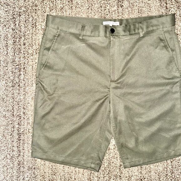 Vince Camuto Men's Performance Polyester Shorts in Solid Olive Green Size 36 - Picture 4 of 8